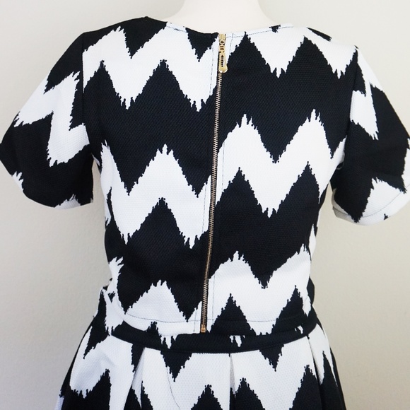Chevron Crop Top &  Pleated Skirt ( Set of 2) - Picture 3 of 3